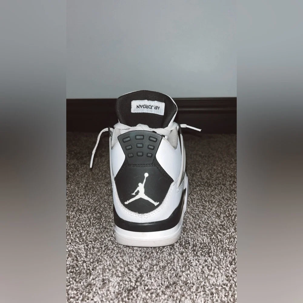 Jordan 4’s Retro Military Black - Picture 6 of 7